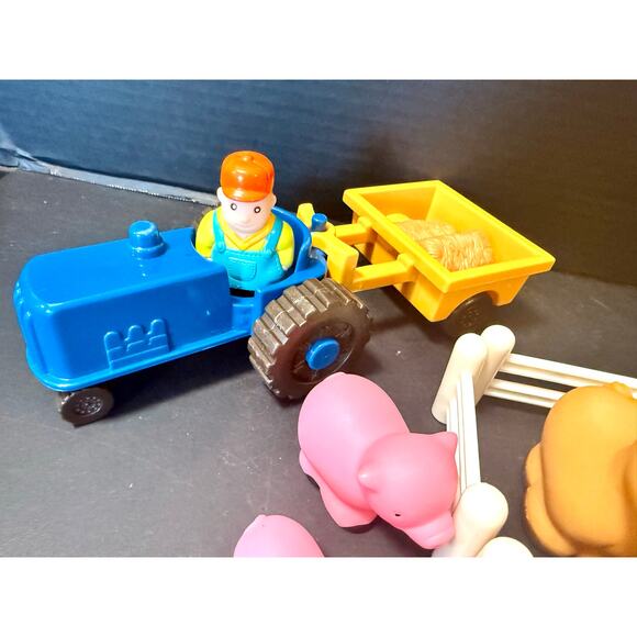 Battat Little Farmer’s Playset Farm Set with 21 pcs tractor wagon farmer animals - Picture 6 of 6